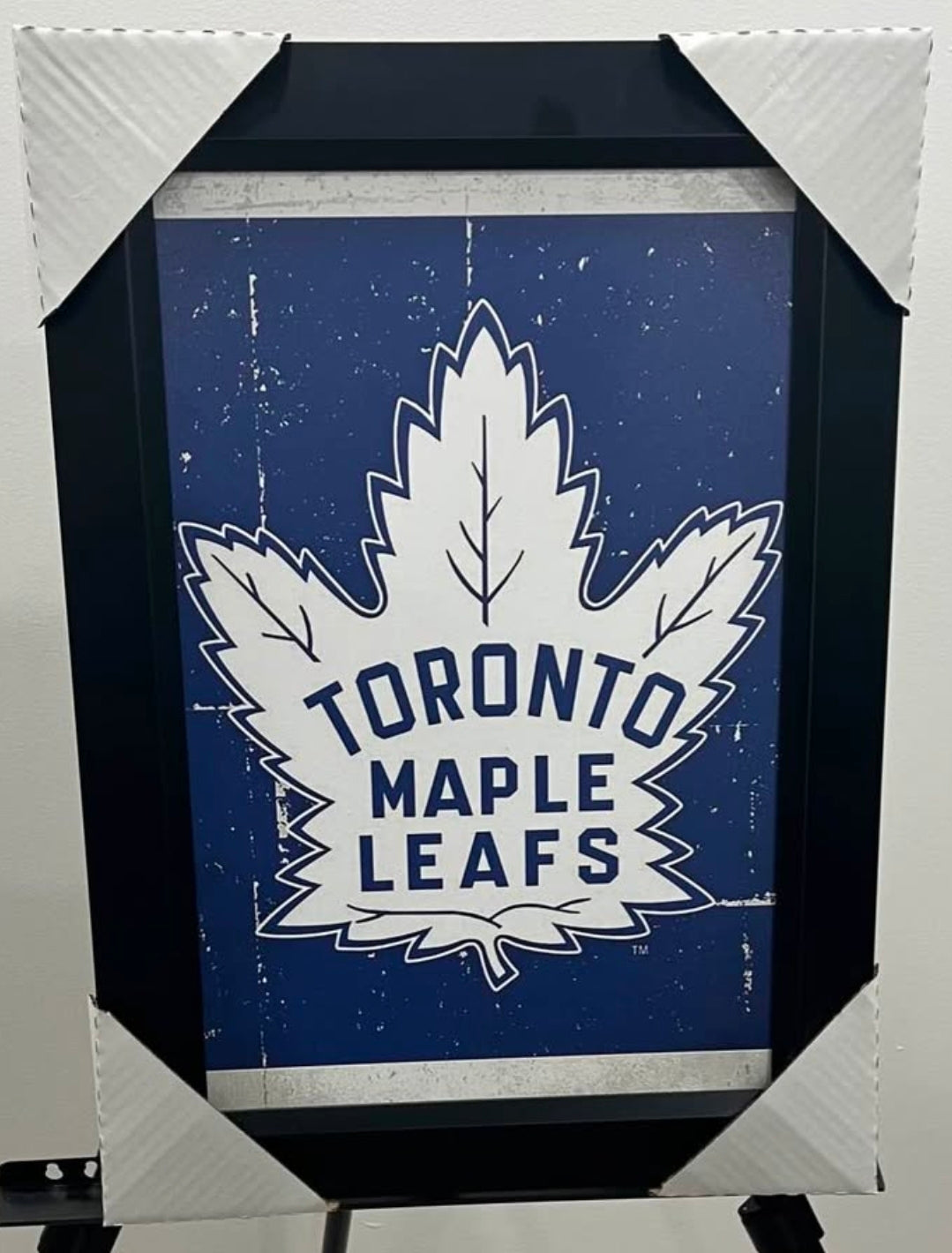 21x16 NHL Toronto Maple Leafs Team Logo Emblem Textured Fine Art Print