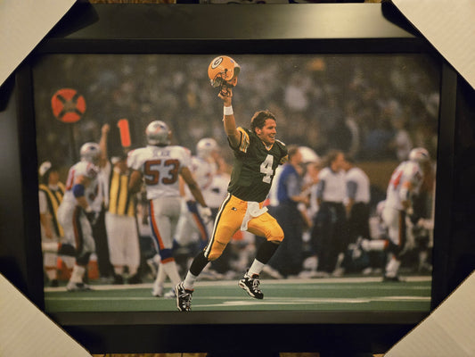 21x16 NFL Green Bay Packers Brett Favre Super Bowl Textured Fine Art Print